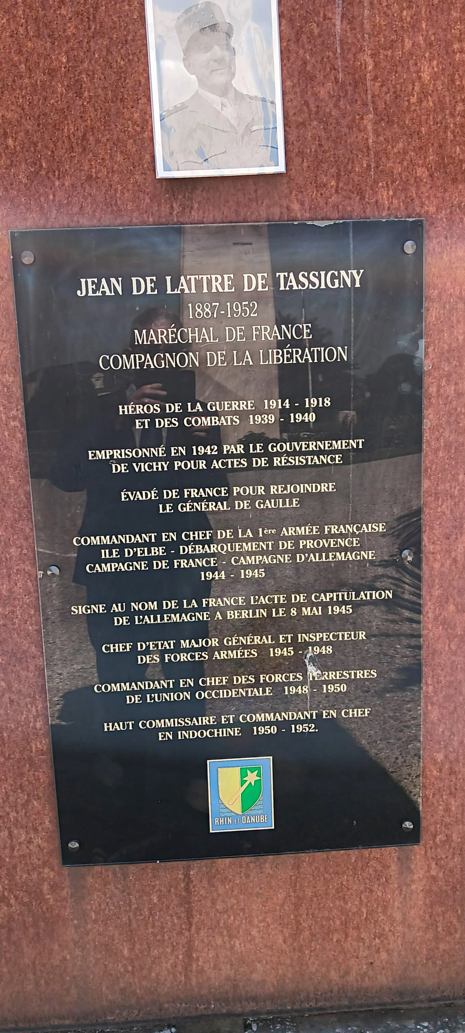 La plaque du Maréchal JEAN DE LATTRE DE TASSIGNY