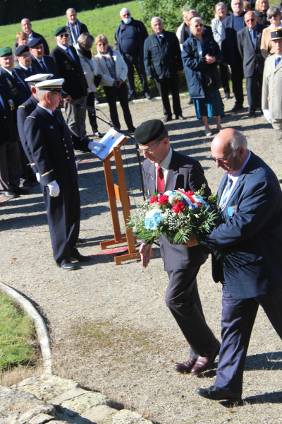 Lors du dépôt de gerbe par le délégué du souvenir français et du Président de l'ANMONM