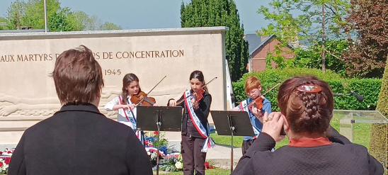 les trois jeunes violonistes